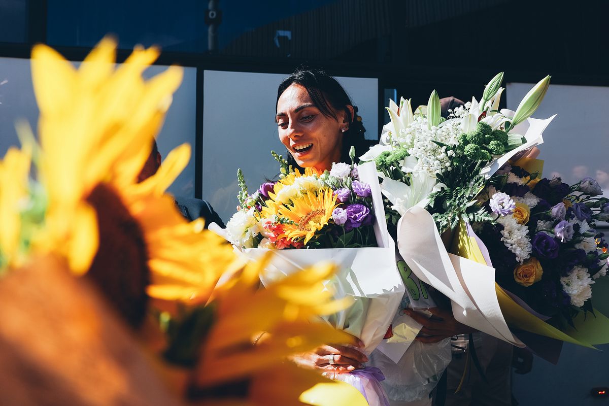 Iryna Herashchenko s květinami